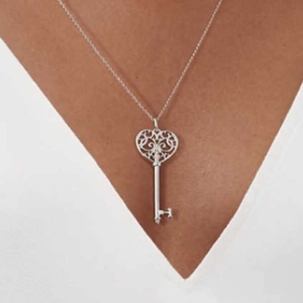 TIFFANY KEY💖💖got it for Christmas not my style